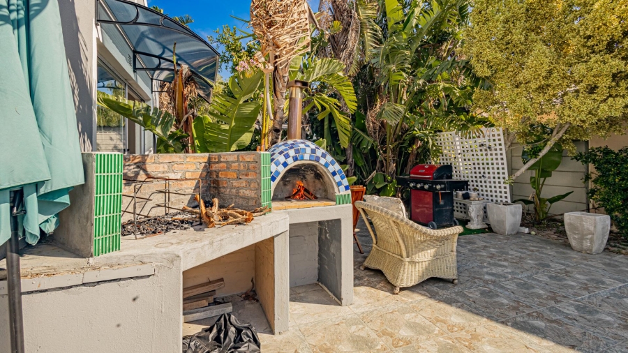 3 Bedroom Property for Sale in Sunningdale Western Cape